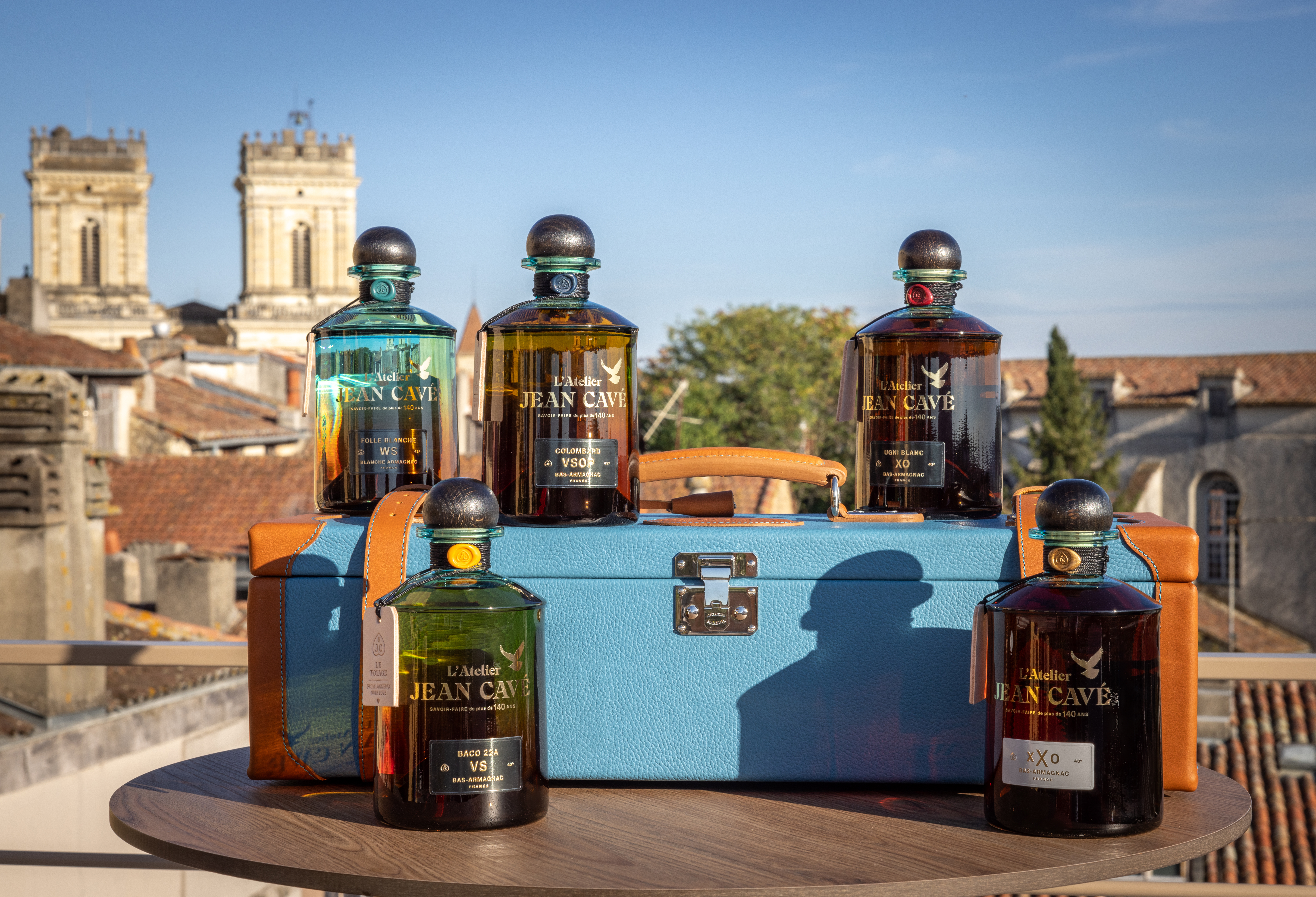 Armagnac en scène 17&18 octobre 2026 Mont de Marsan, vente aux enchères la malette Partez en voyage avec Jean Cavé